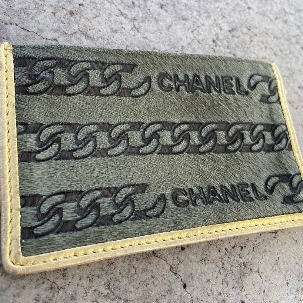 **SOLD** Vintage CHANEL 1 Zip Pouch w/ brown fur & gold CC hardware 🧸🤎